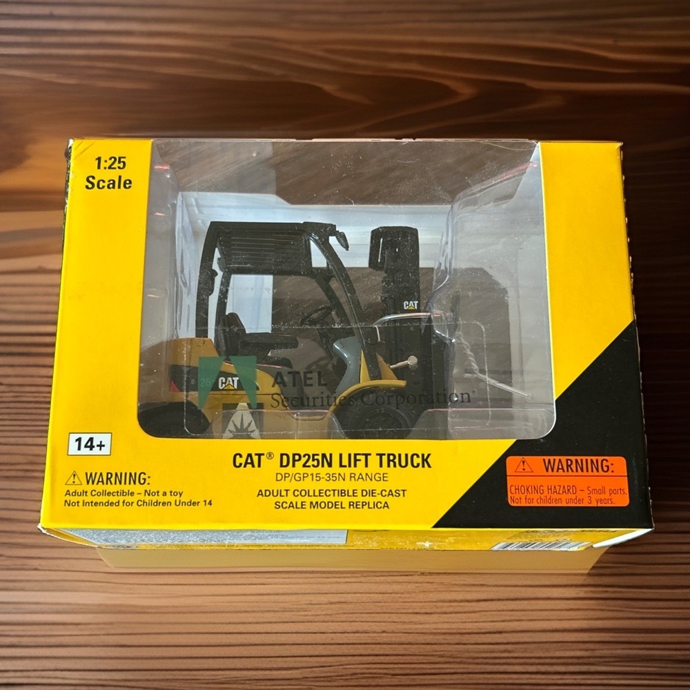 Norscot 1:25 CAT DP25N Forklift Truck Die cast 55256 Adult Collectible New